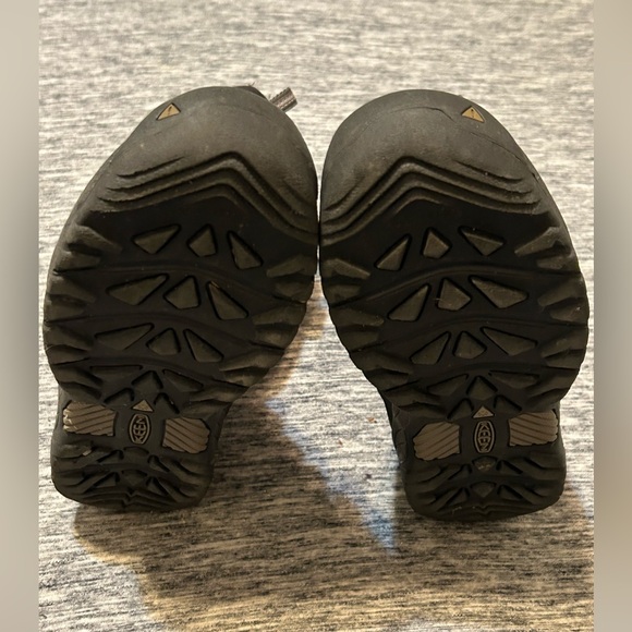 KEEN Waterproof Winter Boots Size 4 - Picture 3 of 5